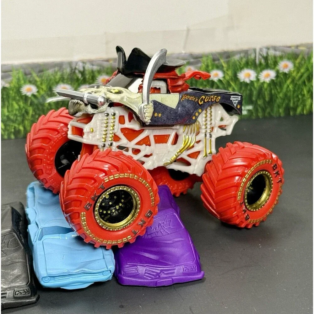 Custom Monster Jam Monster Truck 1:64 Skeleton Pirate’s Curse Red Gold BLK Bone